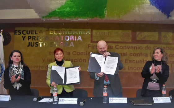 Acompañaron a la firma del convenio la vocal académica de ANEPPI, licenciada Margarita Sancén Hernández; la directora técnica de Bachillerato Tecnológico del Instituto Justo Sierra, maestra Martha Huerta Olea; el vicepresidente de ANEPPI, licenciado Gabriel García de Alba y el delegado regional de la zona Sur de ANEPPI, licenciado Miguel Ángel Vázquez González.