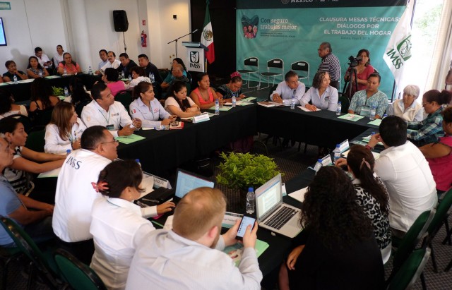 Asistieron a este evento Gonzalo Jaimes Morelos, Delegado Federal del Trabajo en Oaxaca; Renata Turrent Hegewisch, asesora de gabinete de la Conferencia Interamericana de Seguridad Social (CISS); Marcela Azuela Gómez de la Asociación Hogar Justo Hogar y Carlos Mario Aragón Ziga, Secretario General de la Sección XXVIII del Sindicato Nacional de Trabajadores del Seguro Social